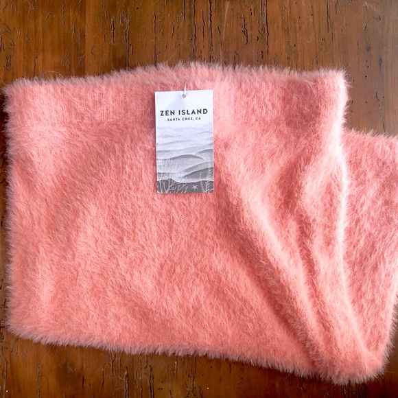 Hot & Delicious fuzzy, knit, eyelash or boucle style in skirt coral pink NEW - Picture 12 of 14